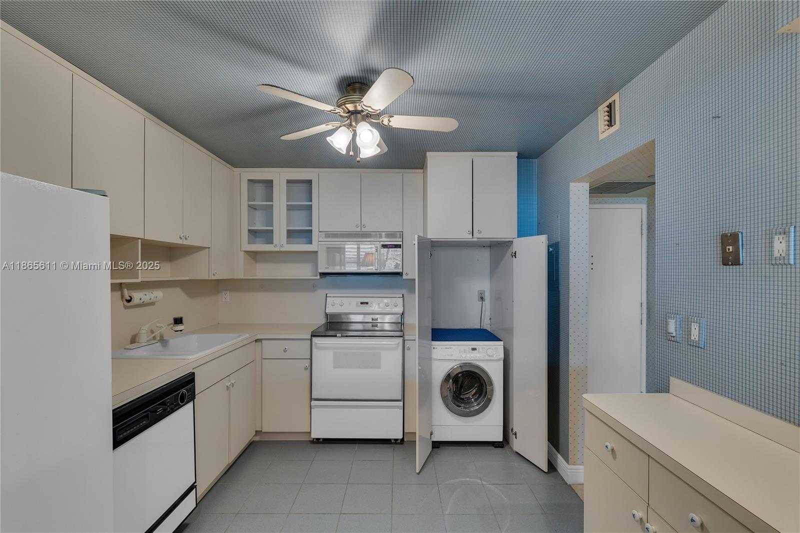 Small Image of 1901 BRICKELL AVE #B1912, Miami Number 16