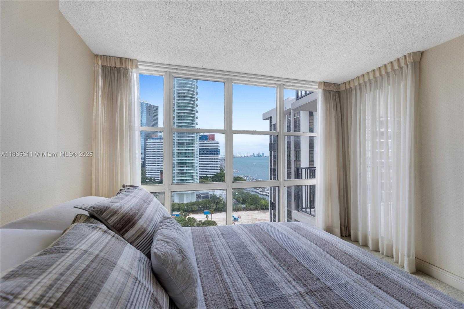 Small Image of 1901 BRICKELL AVE #B1912, Miami Number 20