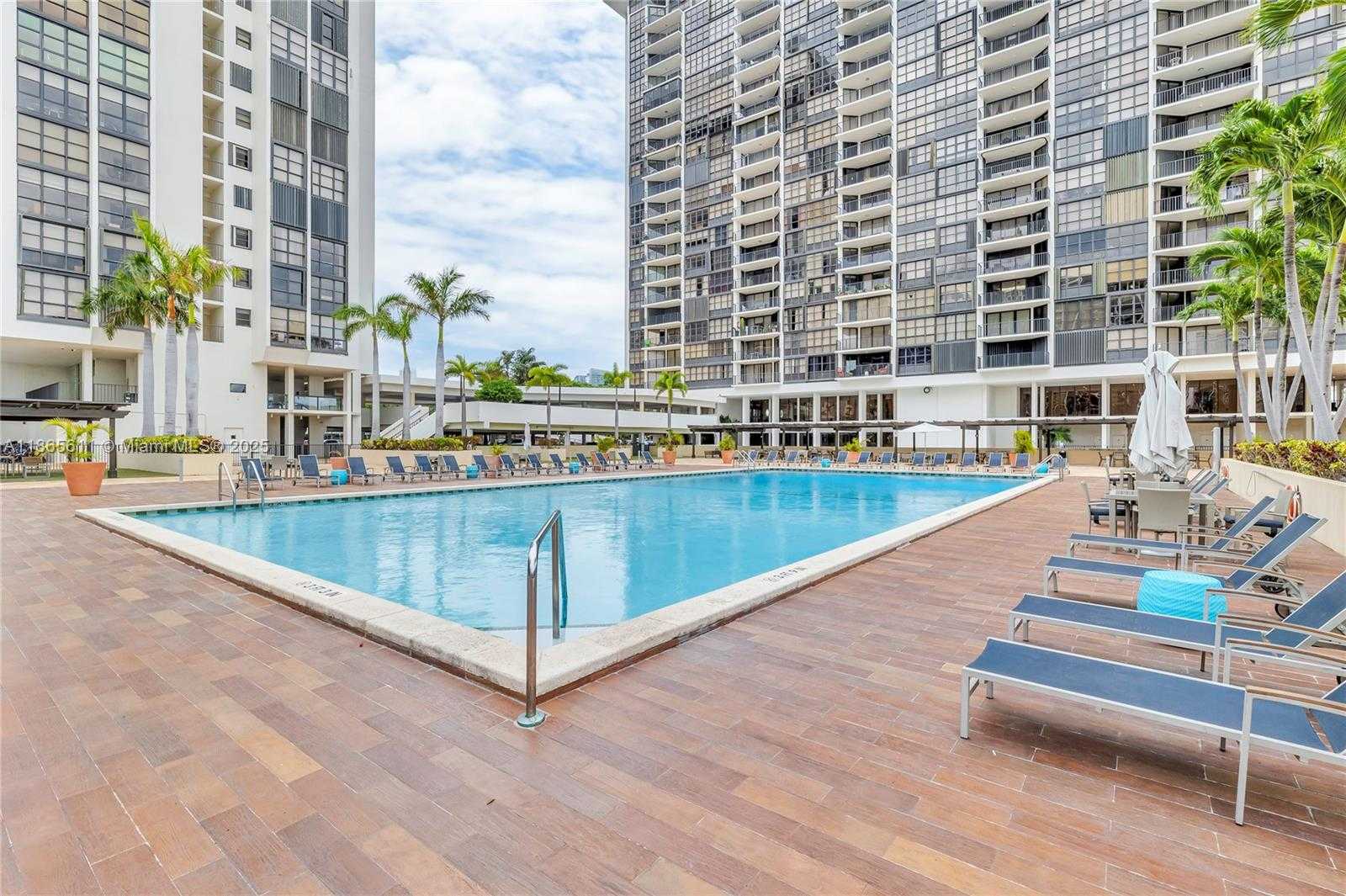 Small Image of 1901 BRICKELL AVE #B1912, Miami Number 5