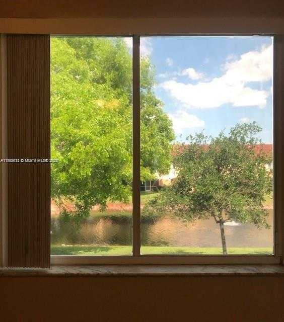 Small Image of 8066 SANIBEL DR #8066, Tamarac Number 11