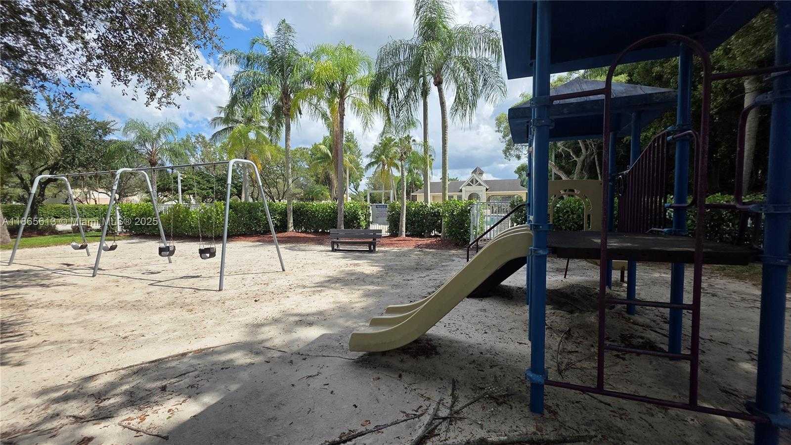 Small Image of 8066 SANIBEL DR #8066, Tamarac Number 23