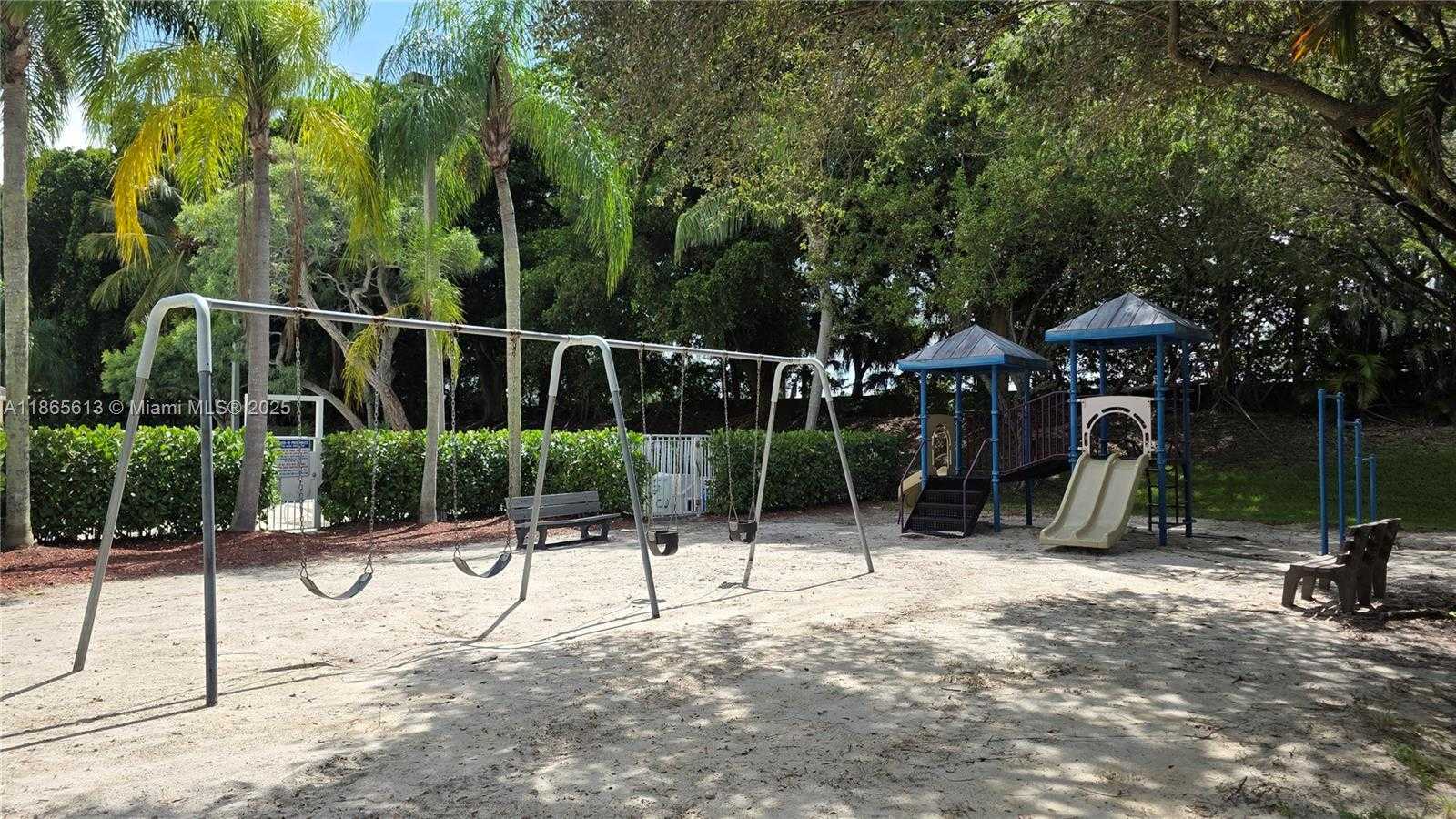 Small Image of 8066 SANIBEL DR #8066, Tamarac Number 24