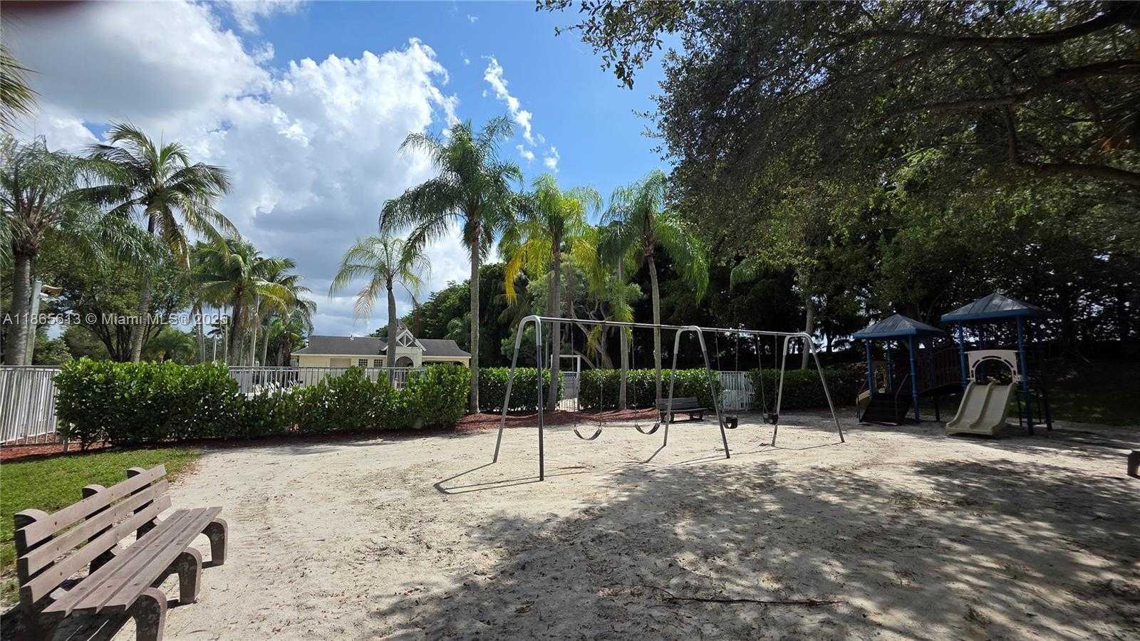 Small Image of 8066 SANIBEL DR #8066, Tamarac Number 25