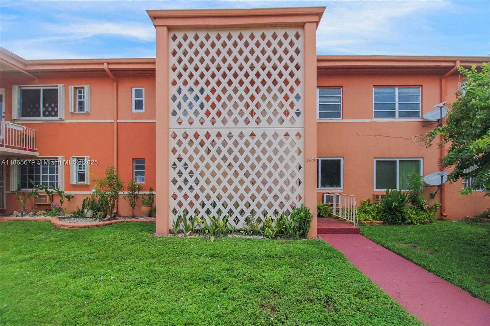 Small Image of 3451 SOUTH WEST 11TH ST #8A, Miami Number 3