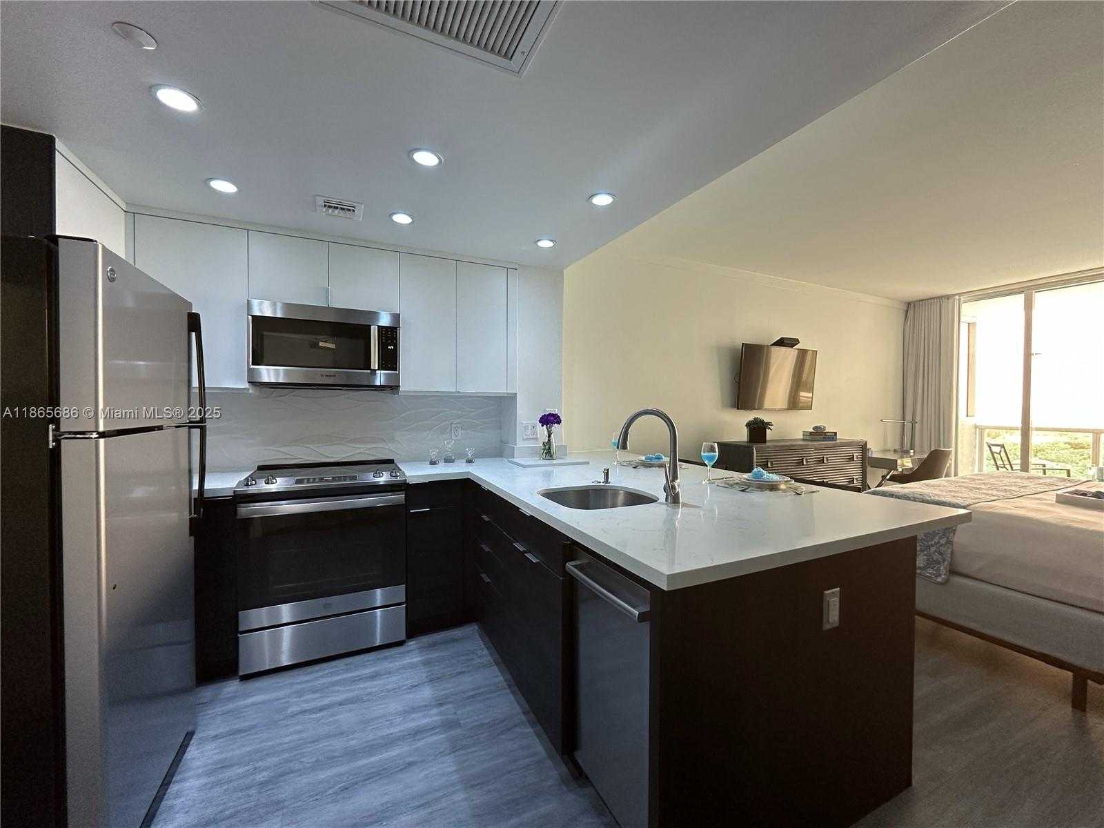 Small Image of 2889 MCFARLANE RD #1406, Miami Number 10