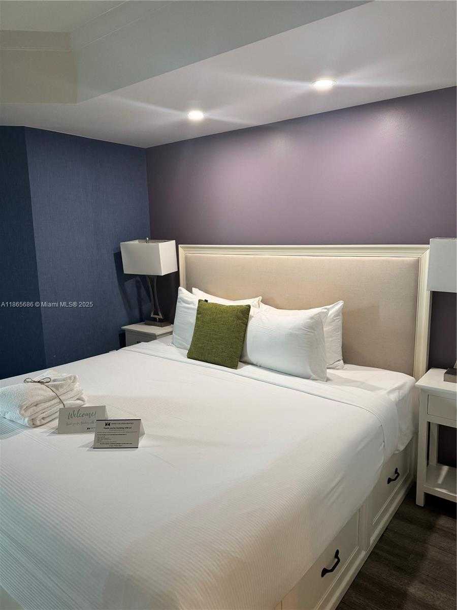 Small Image of 2889 MCFARLANE RD #1406, Miami Number 12