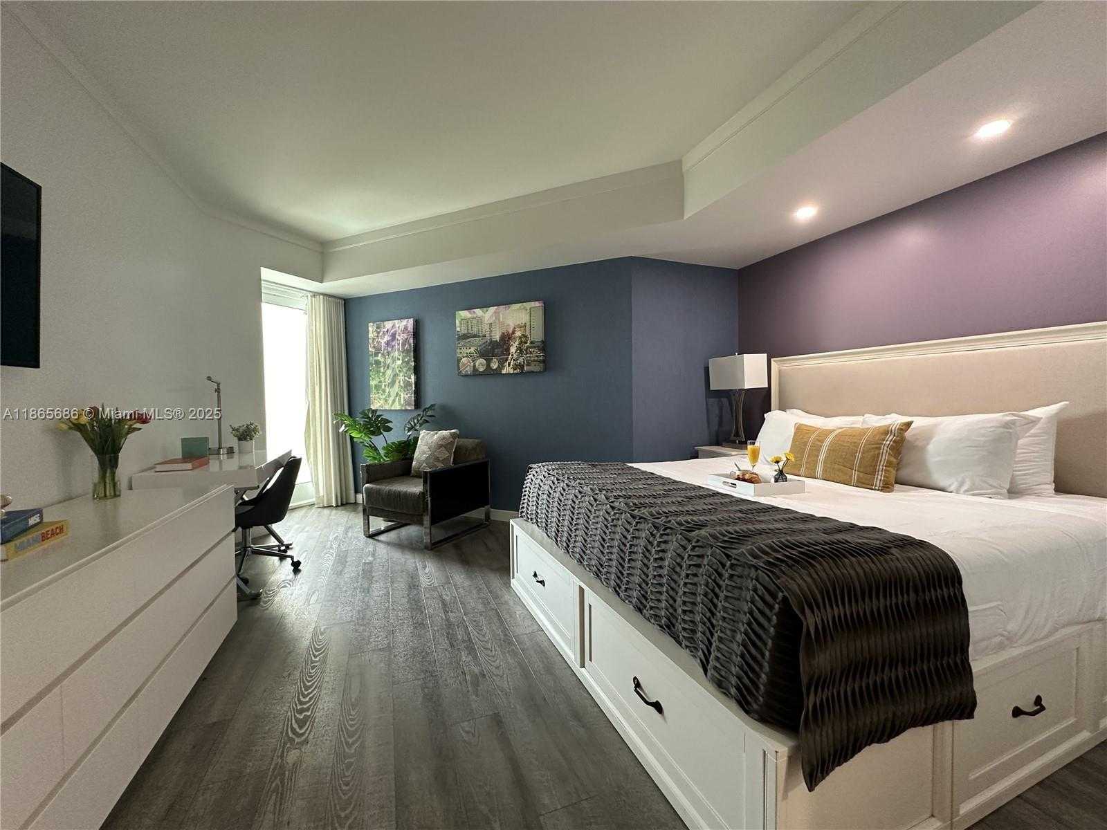 Small Image of 2889 MCFARLANE RD #1406, Miami Number 16
