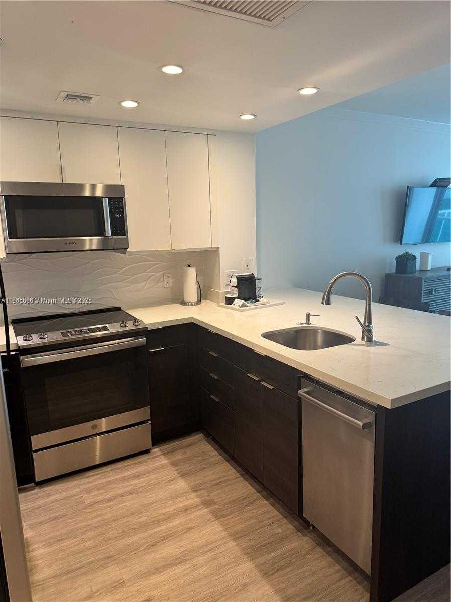Small Image of 2889 MCFARLANE RD #1406, Miami Number 6
