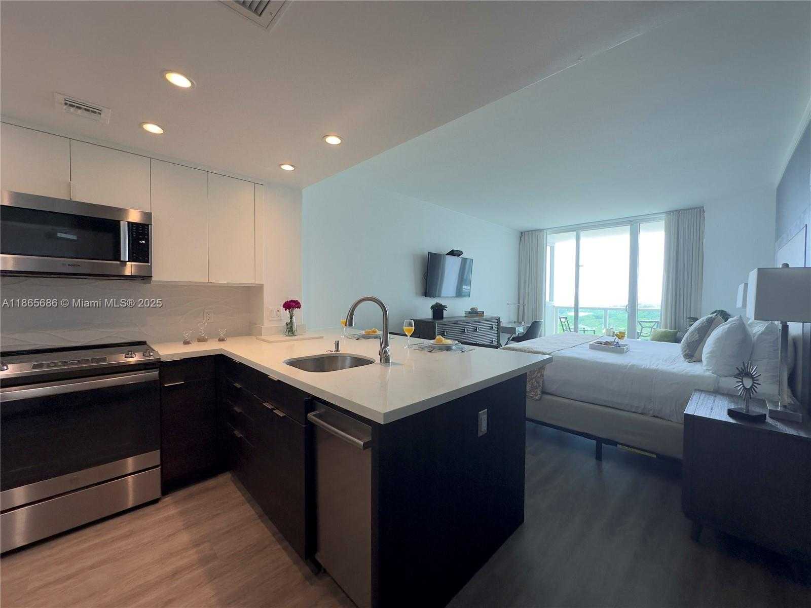 Small Image of 2889 MCFARLANE RD #1406, Miami Number 9