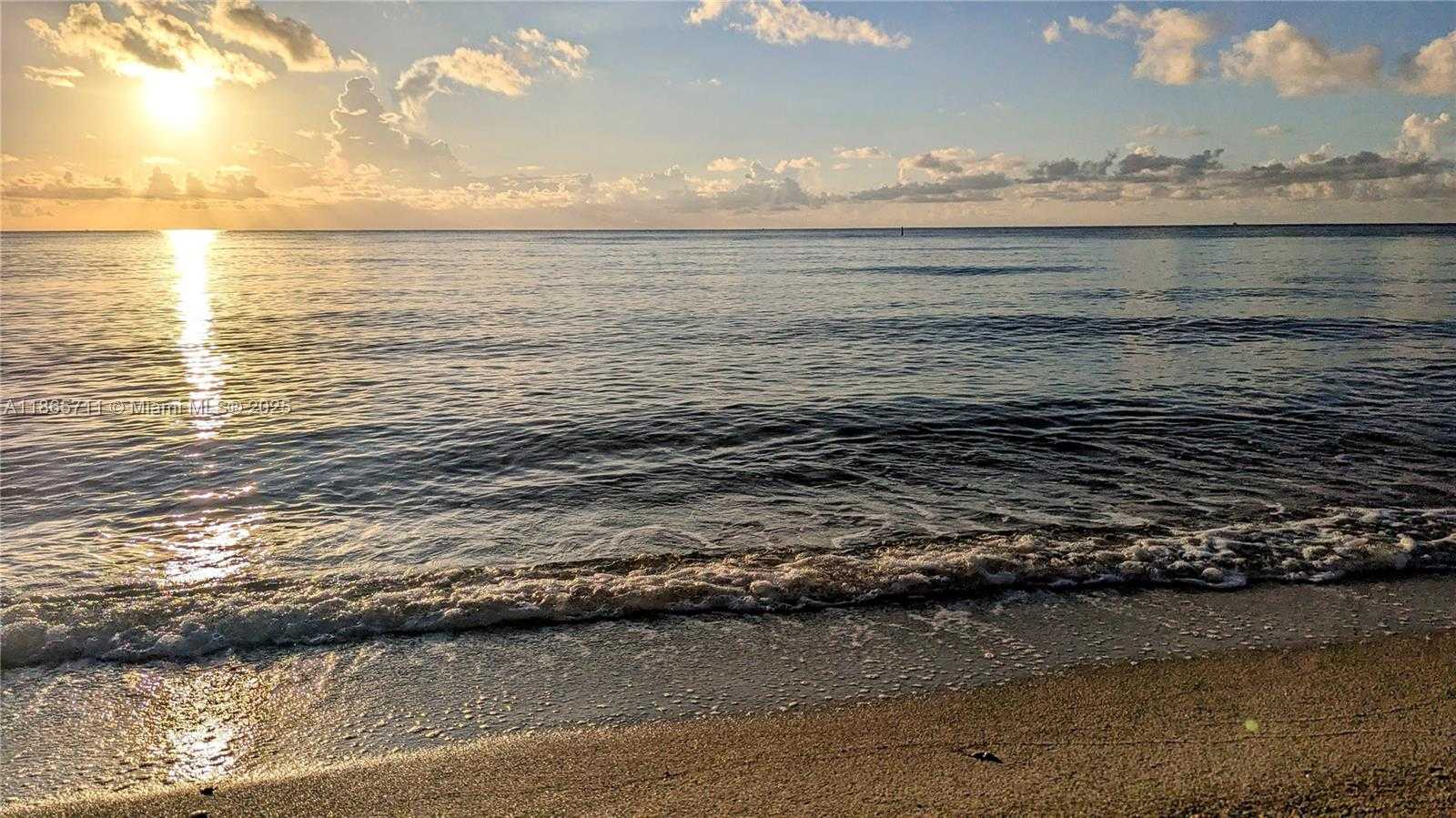 Small Image of 300 BAYVIEW DR #206, Sunny Isles Beach Number 3