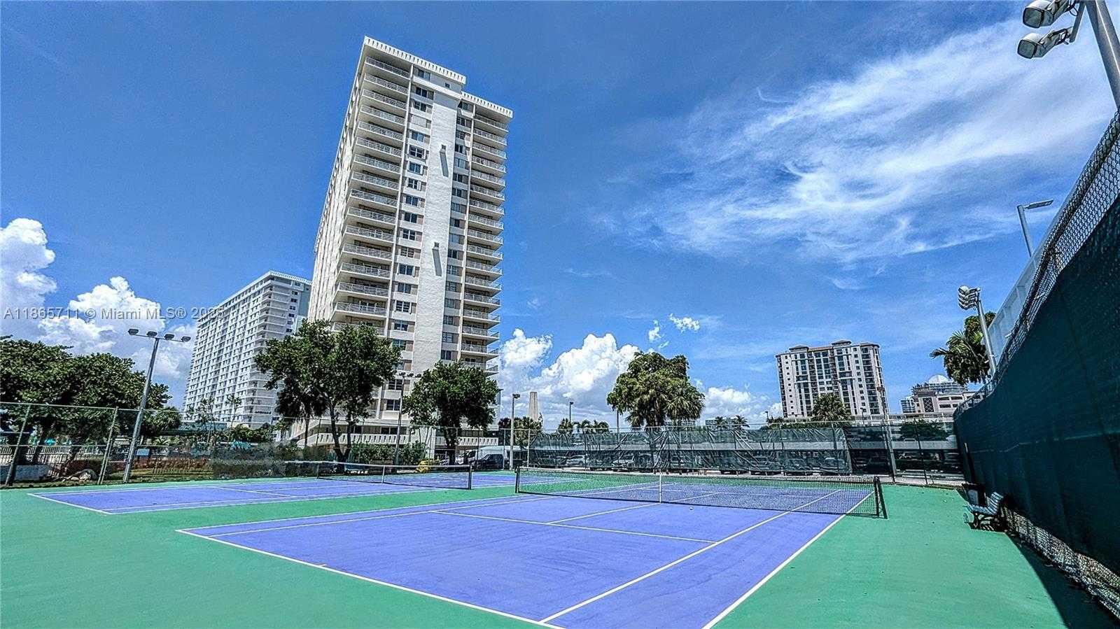 Small Image of 300 BAYVIEW DR #206, Sunny Isles Beach Number 5
