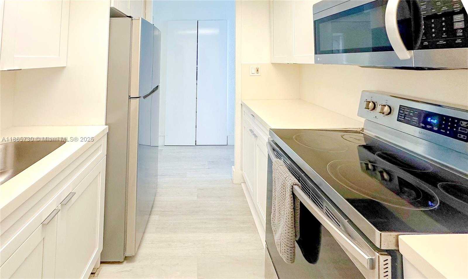 Small Image of 19201 COLLINS AVE #510, Sunny Isles Beach Number 4