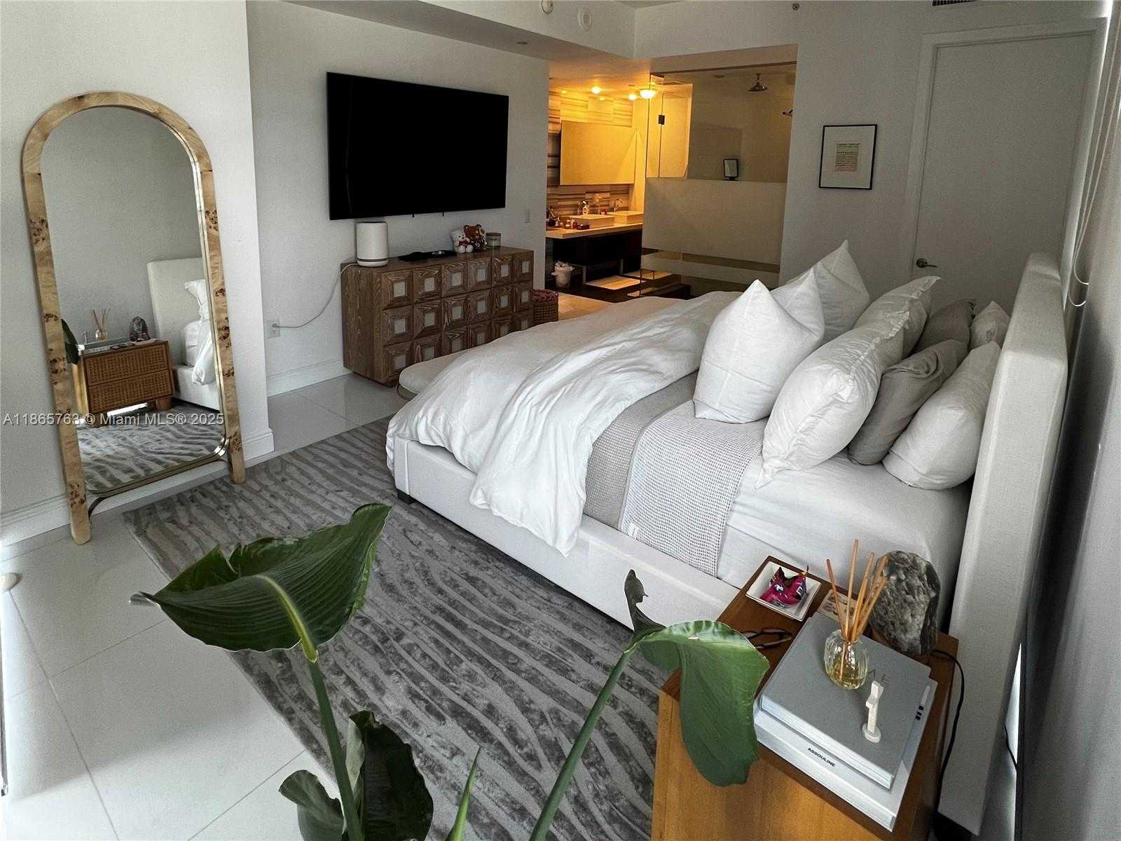 Small Image of 1100 BISCAYNE BLVD #1706, Miami Number 12