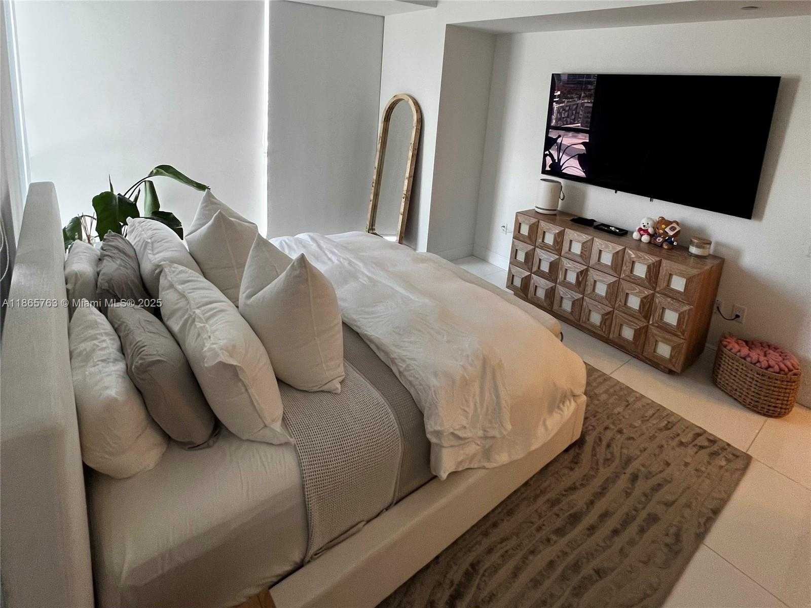 Small Image of 1100 BISCAYNE BLVD #1706, Miami Number 13