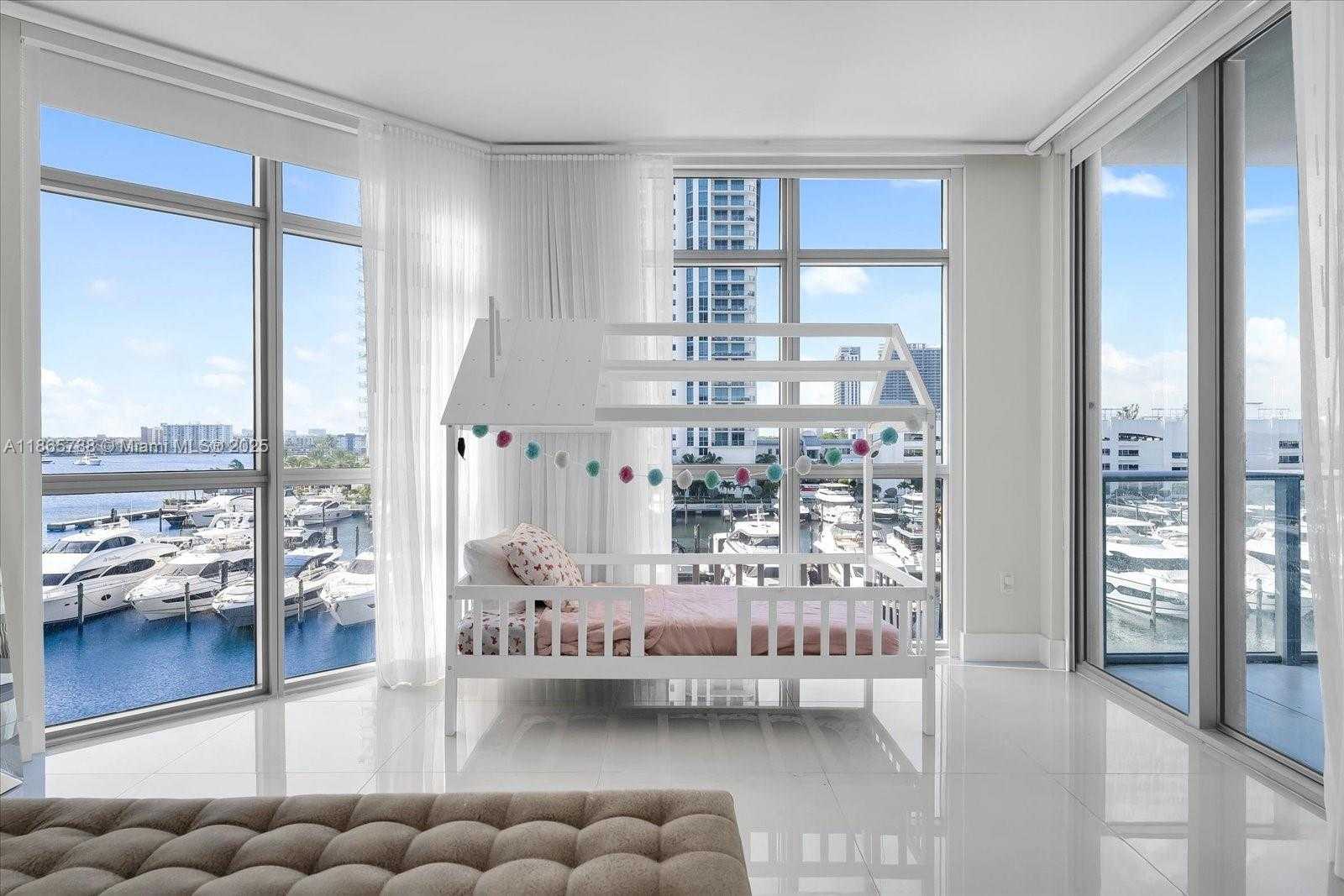 Small Image of 17301 BISCAYNE BLVD #401, North Miami Beach Number 10