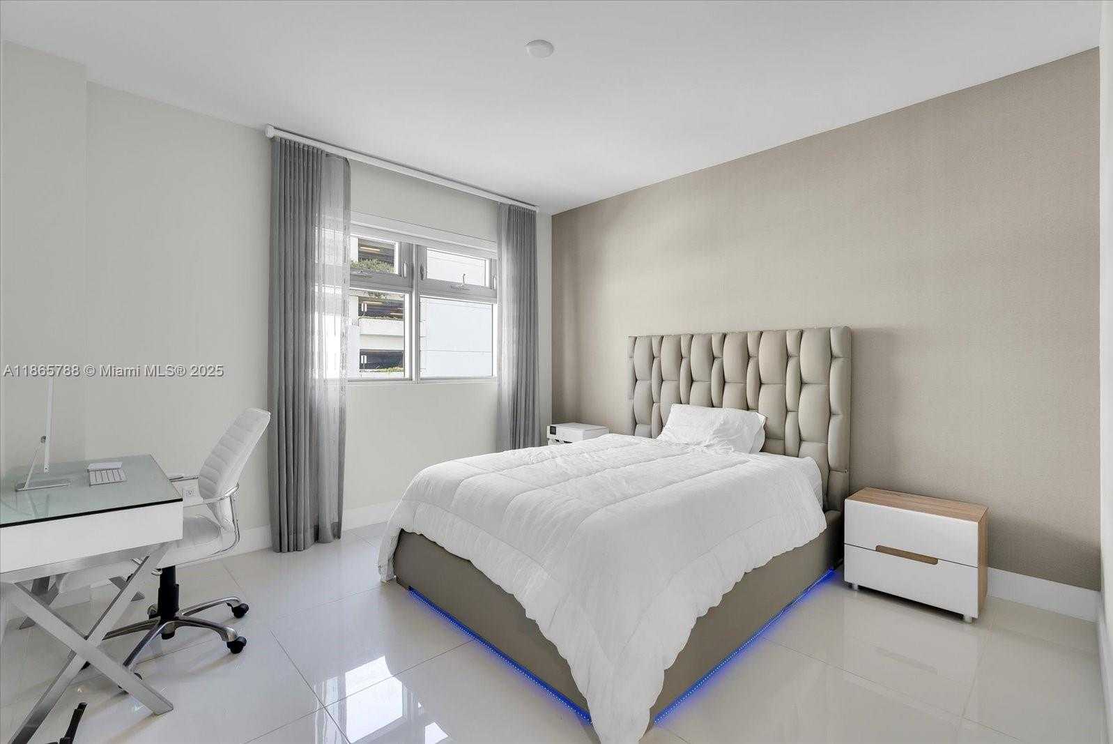 Small Image of 17301 BISCAYNE BLVD #401, North Miami Beach Number 13