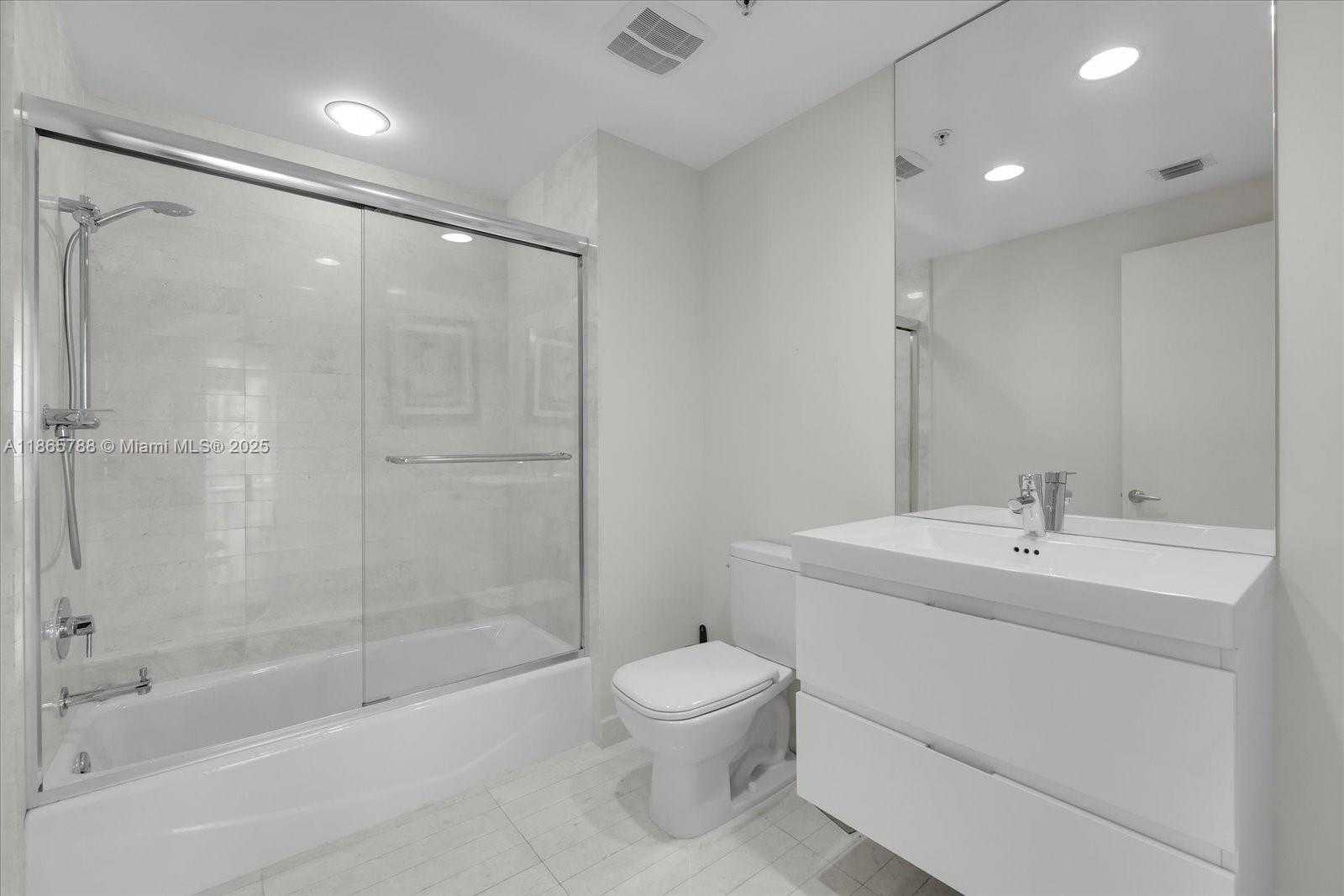 Small Image of 17301 BISCAYNE BLVD #401, North Miami Beach Number 14