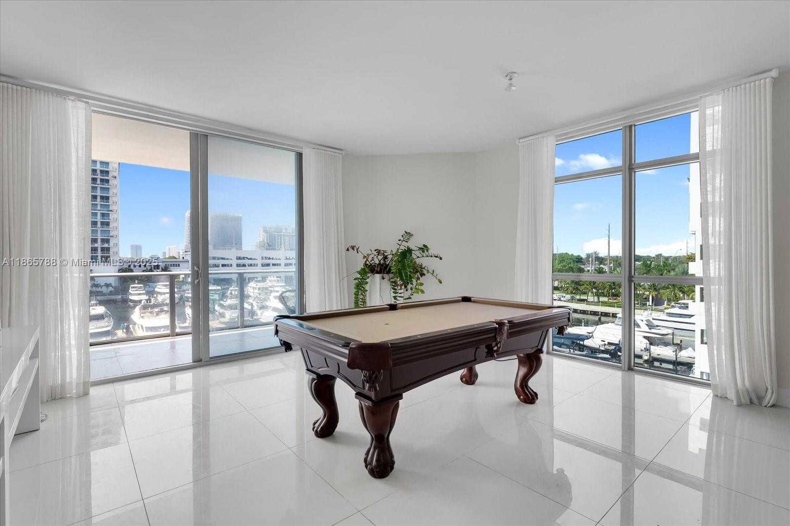 Small Image of 17301 BISCAYNE BLVD #401, North Miami Beach Number 4
