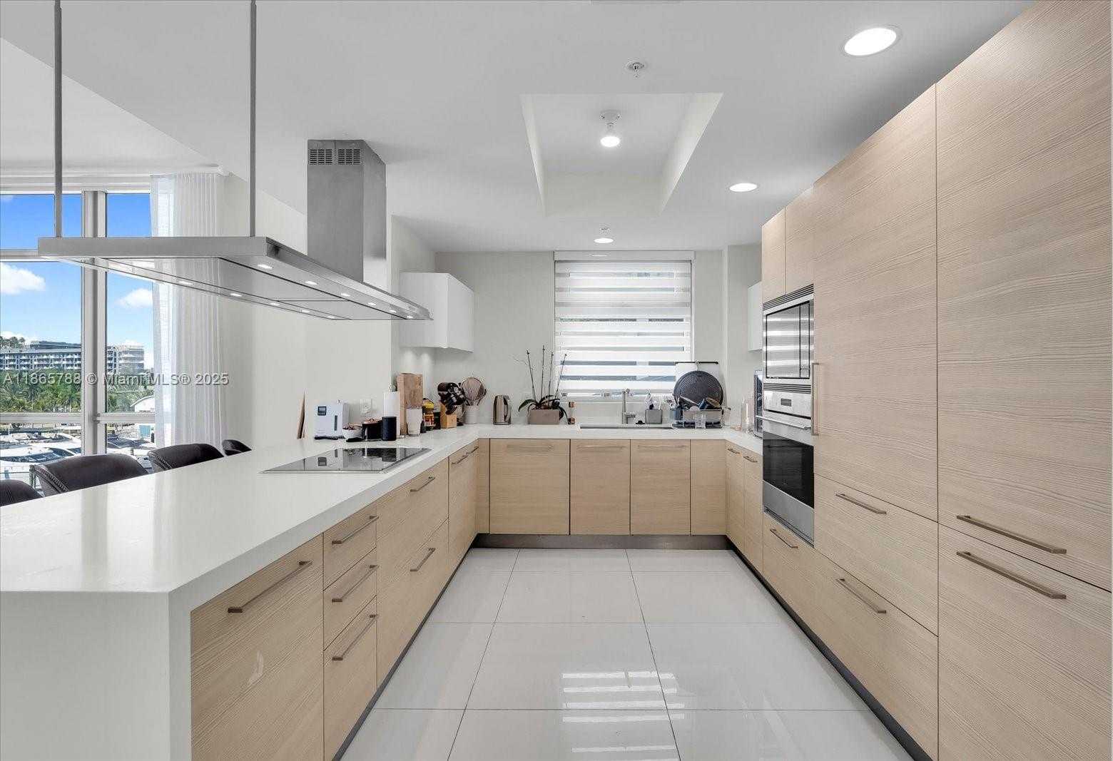 Small Image of 17301 BISCAYNE BLVD #401, North Miami Beach Number 5