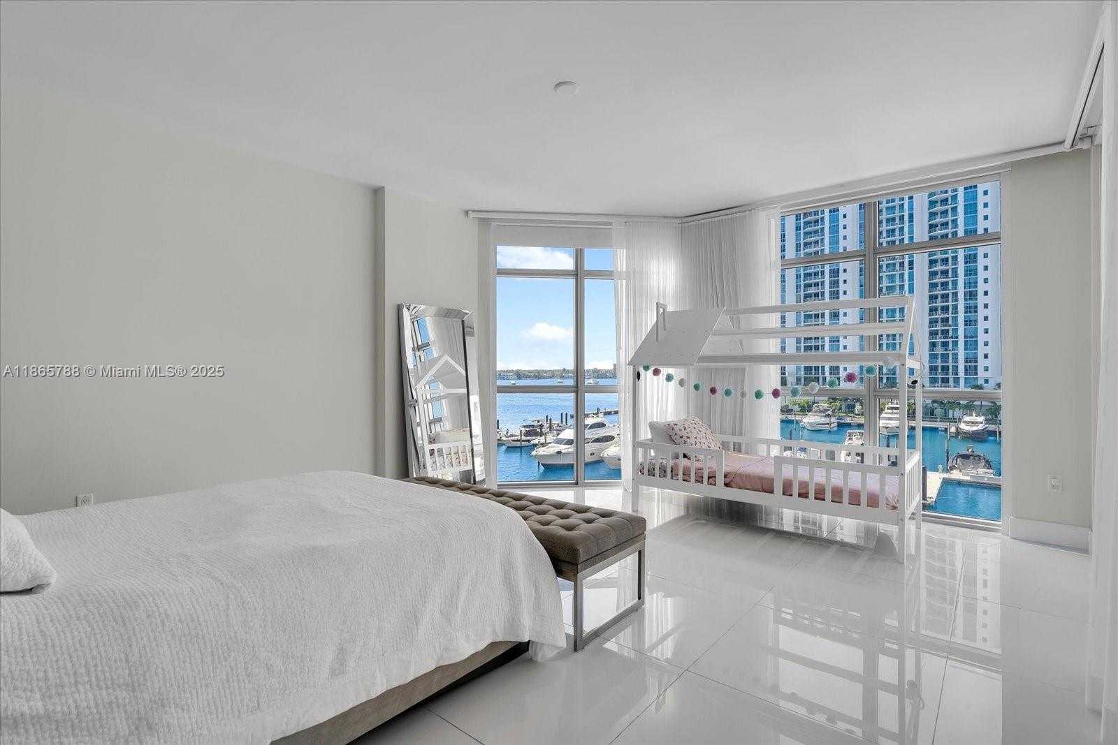 Small Image of 17301 BISCAYNE BLVD #401, North Miami Beach Number 9