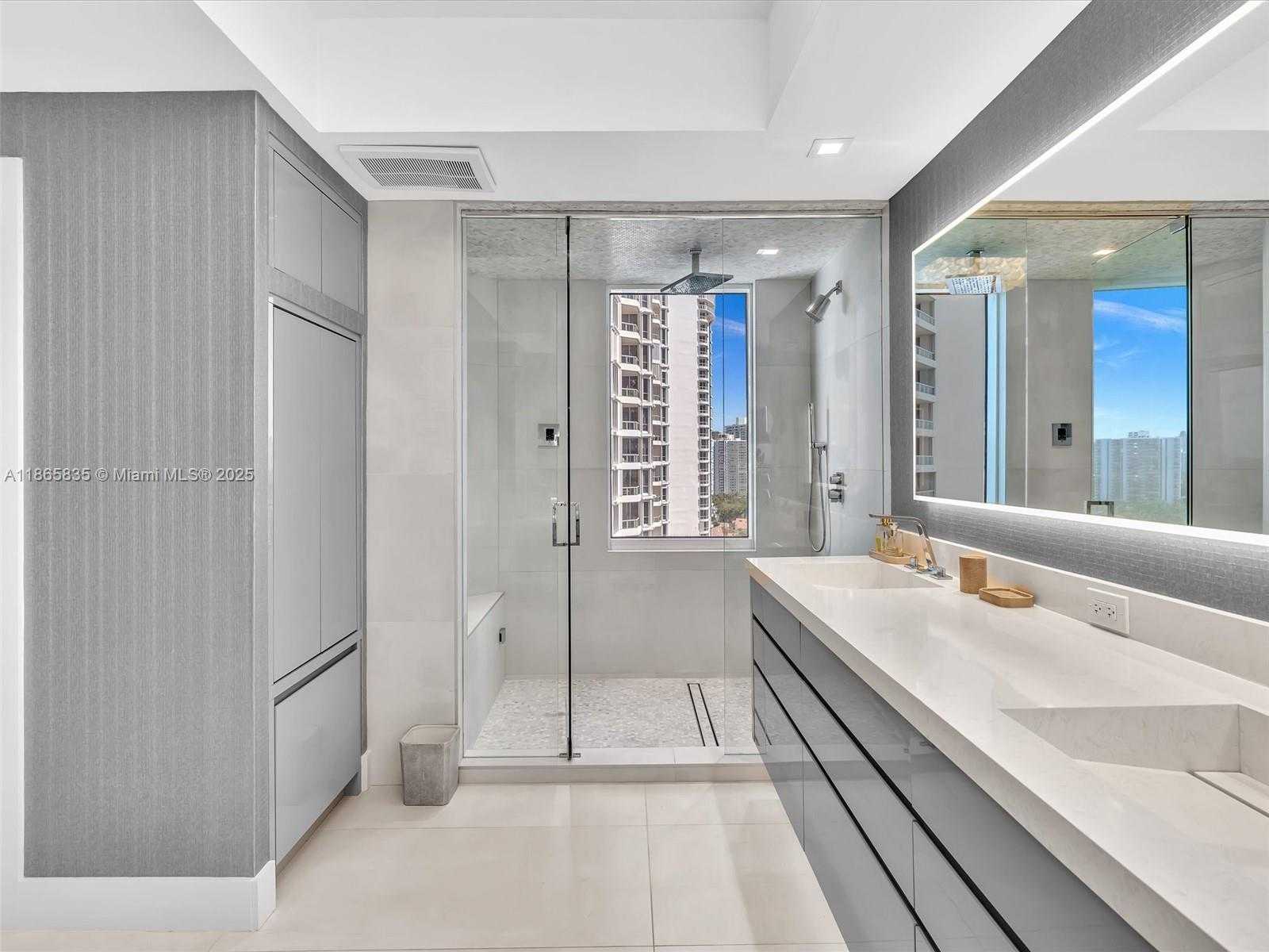 Small Image of 21200 POINT PL #1503, Aventura Number 31