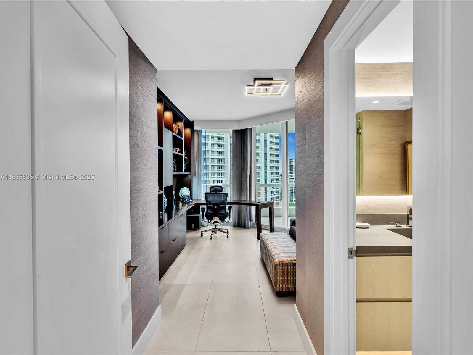 Small Image of 21200 POINT PL #1503, Aventura Number 42