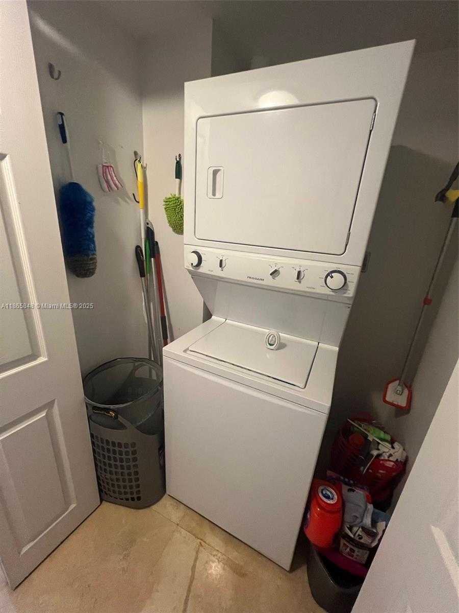 Small Image of 2030 SOUTH DOUGLAS RD #611, Coral Gables Number 8