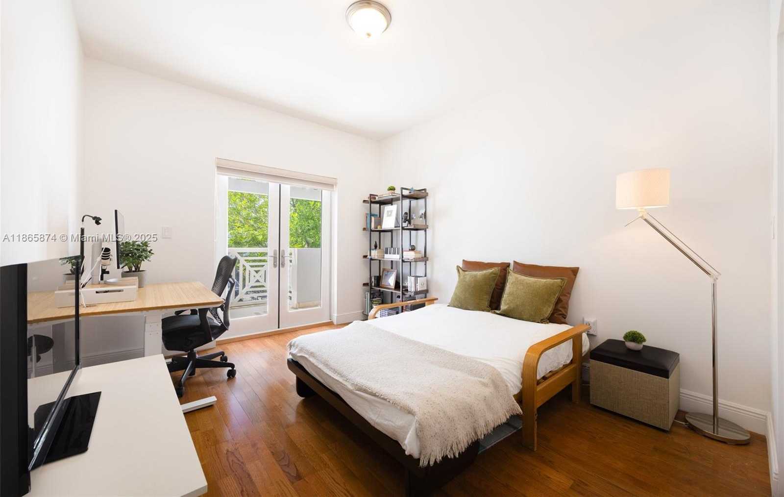 Small Image of 3109 HIBISCUS ST #3109, Coconut Grove Number 14