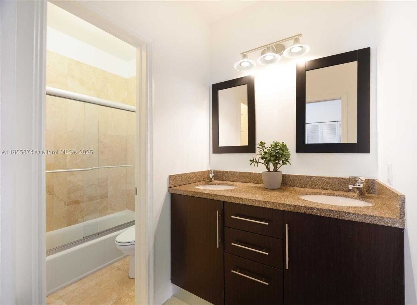 Small Image of 3109 HIBISCUS ST #3109, Coconut Grove Number 16