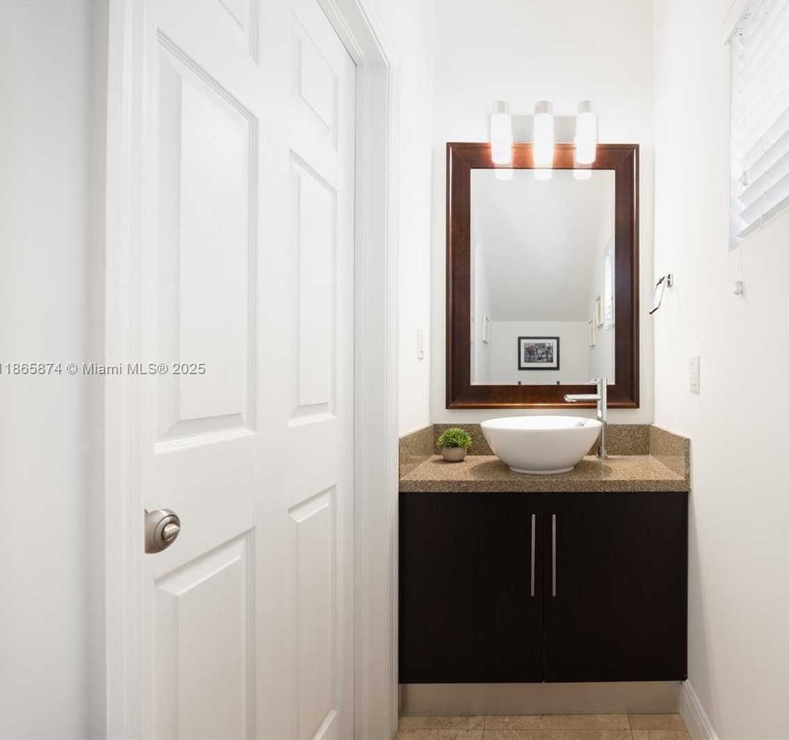 Small Image of 3109 HIBISCUS ST #3109, Coconut Grove Number 20