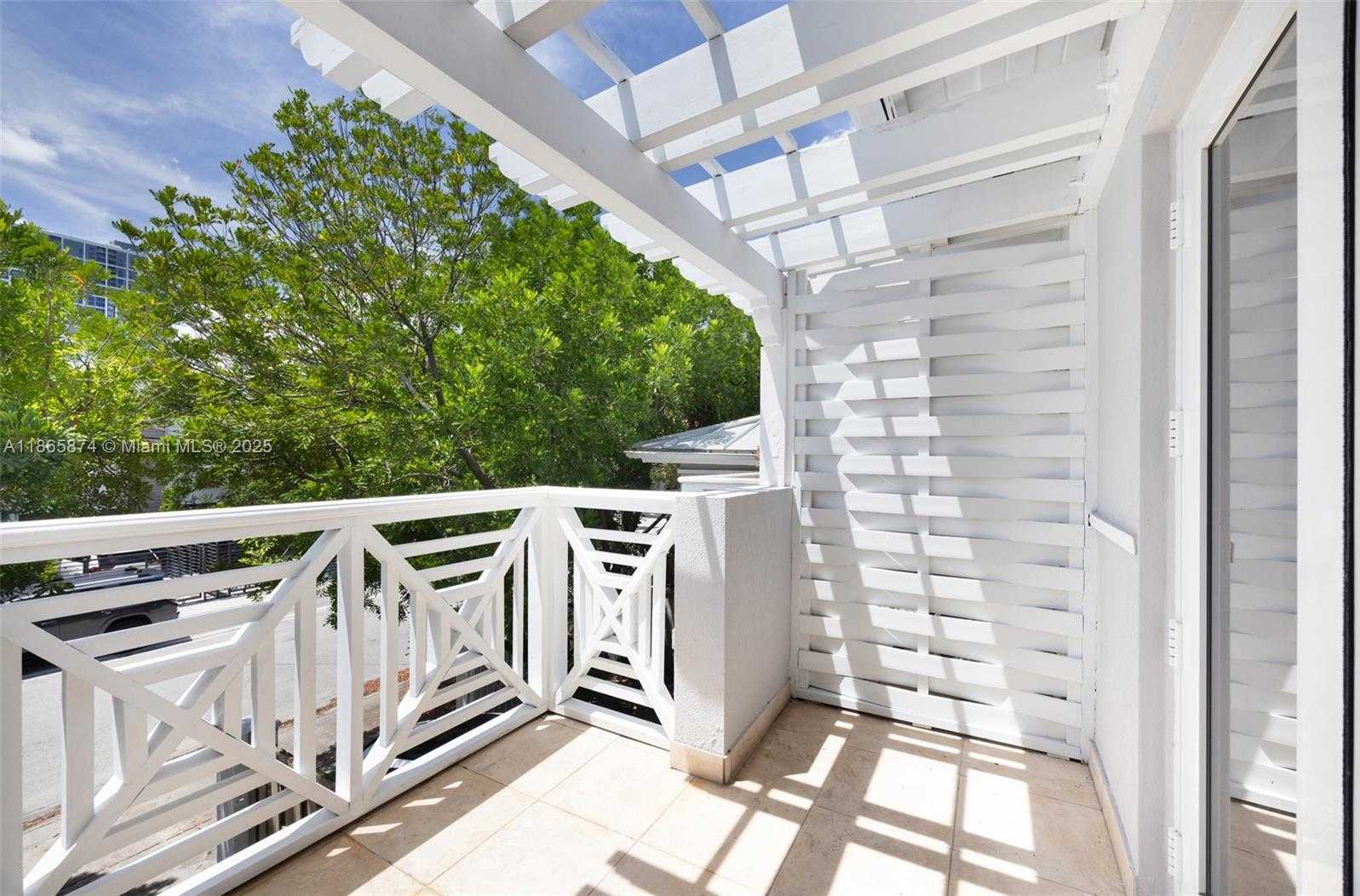 Small Image of 3109 HIBISCUS ST #3109, Coconut Grove Number 22