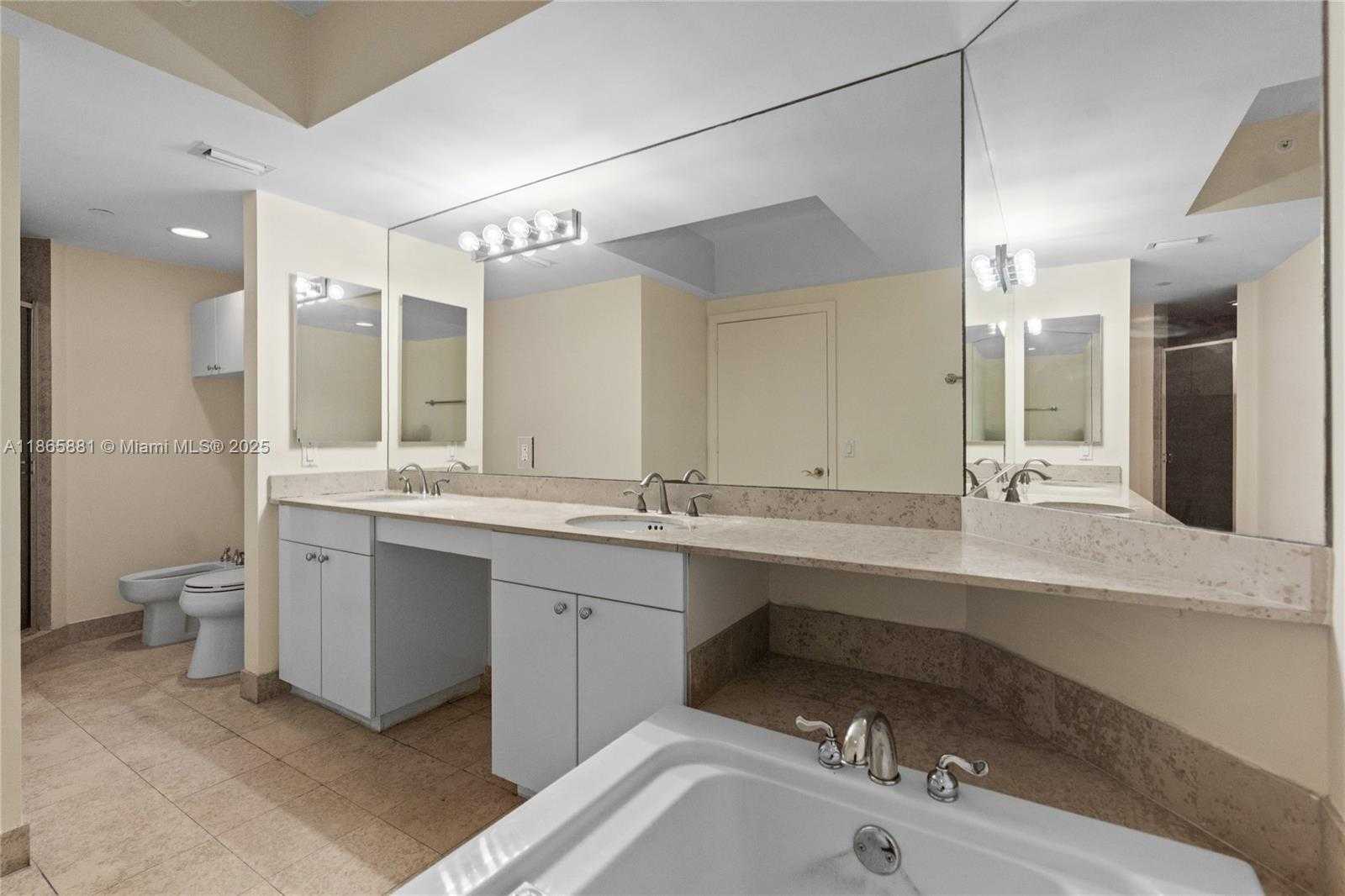 Small Image of 4775 COLLINS AVE #507, Miami Beach Number 22