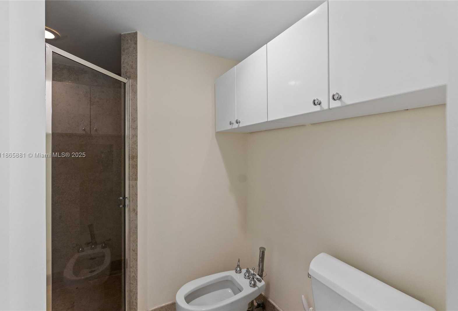 Small Image of 4775 COLLINS AVE #507, Miami Beach Number 23