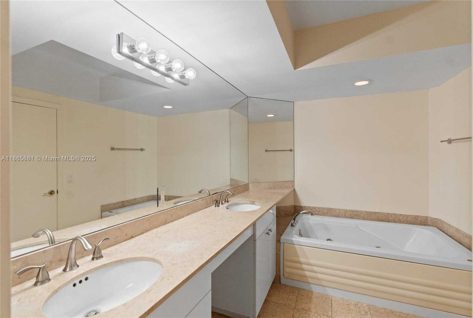 Small Image of 4775 COLLINS AVE #507, Miami Beach Number 24