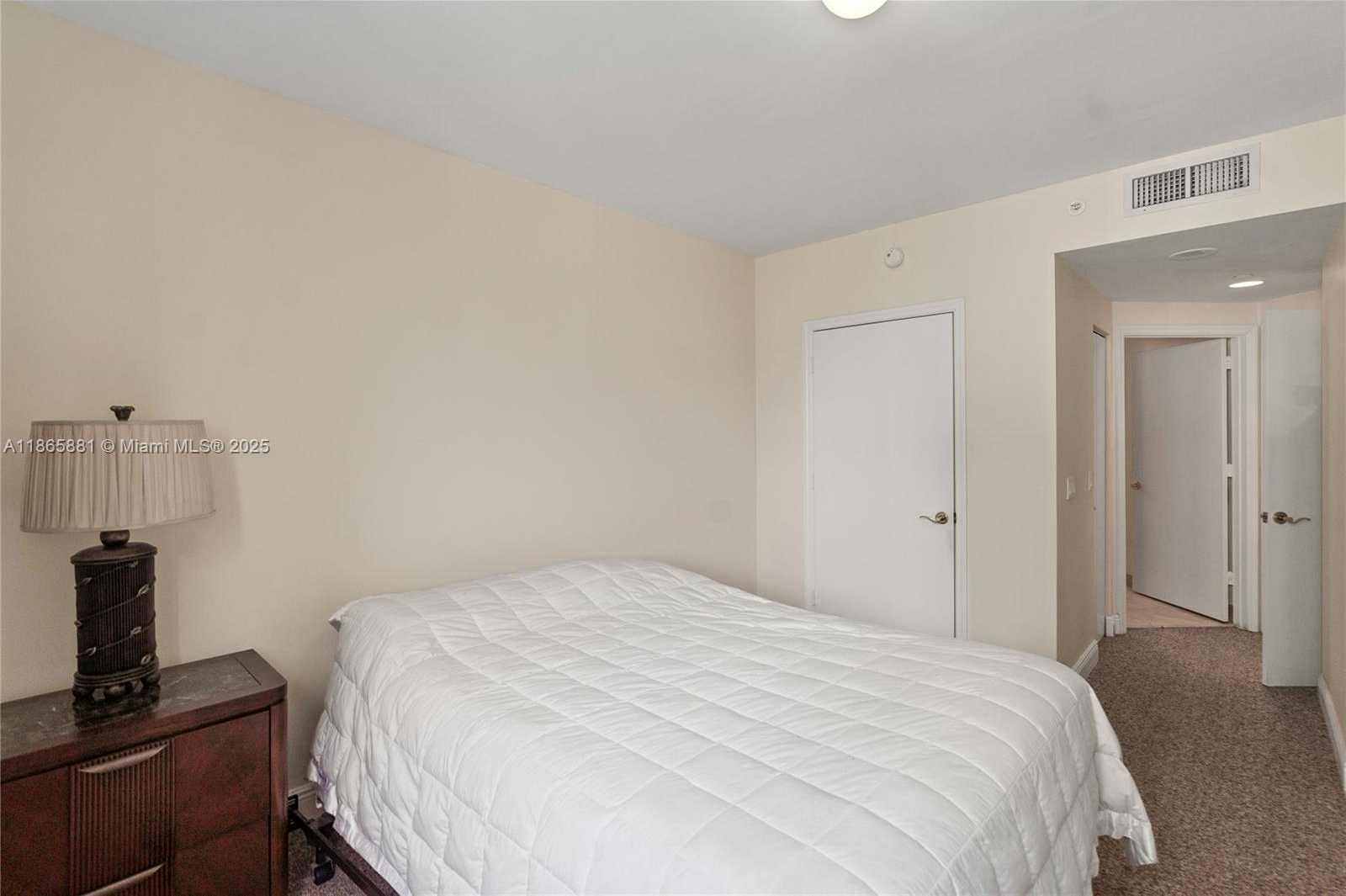 Small Image of 4775 COLLINS AVE #507, Miami Beach Number 27