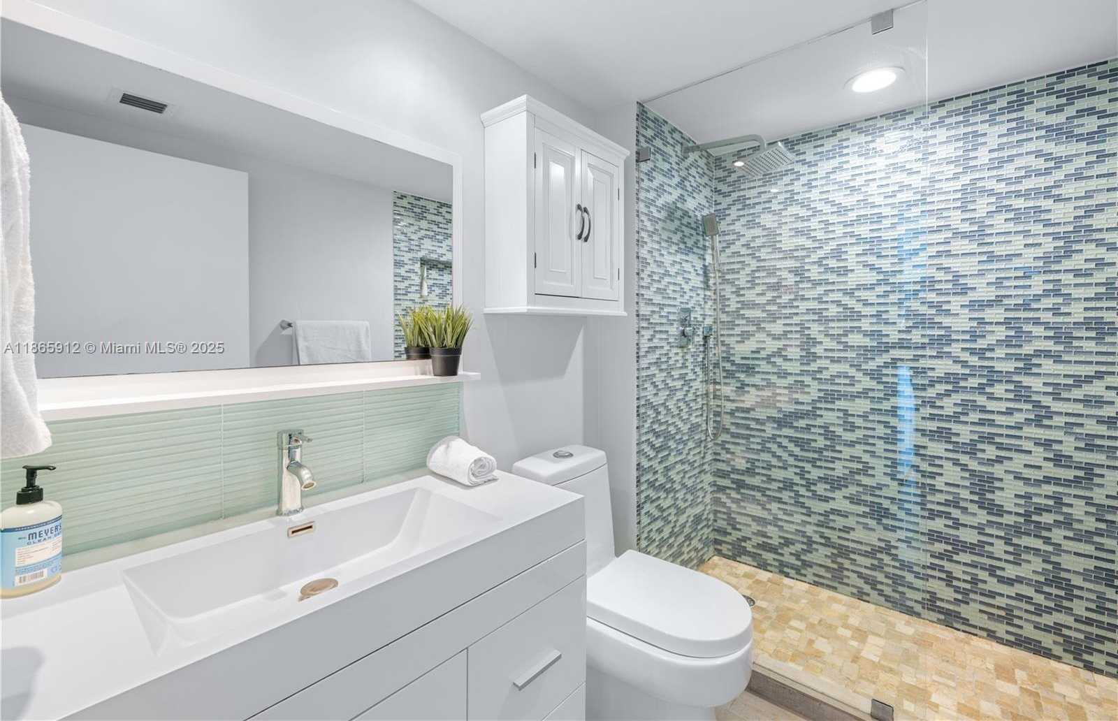 Small Image of 650 WEST AVE #2005, Miami Beach Number 15
