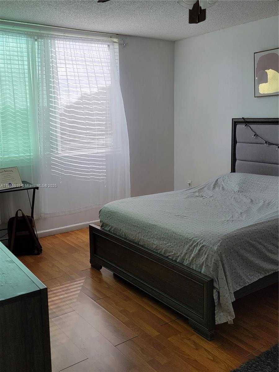 Small Image of 919 HILLCREST DR #306, Hollywood Number 11