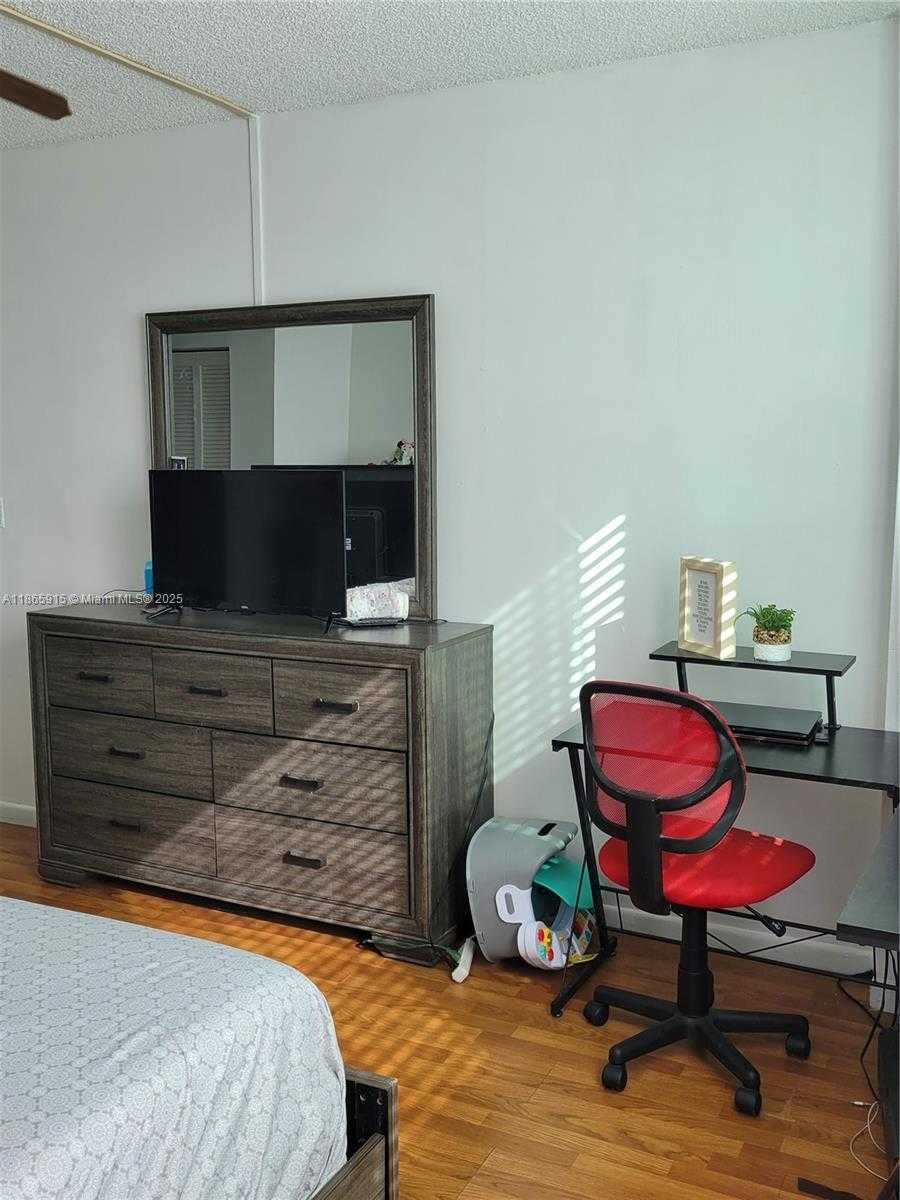 Small Image of 919 HILLCREST DR #306, Hollywood Number 12