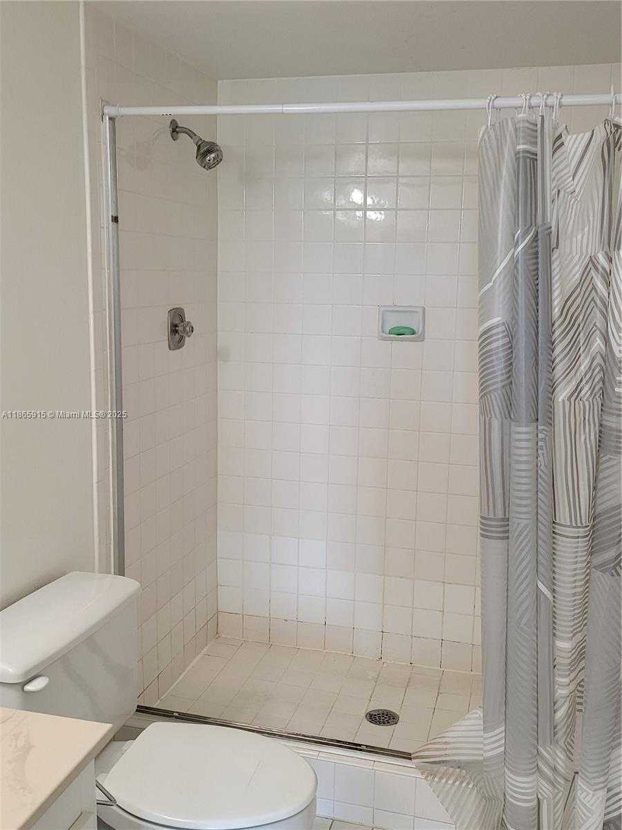 Small Image of 919 HILLCREST DR #306, Hollywood Number 17