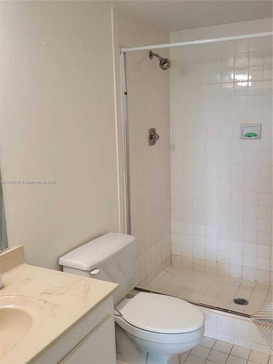 Small Image of 919 HILLCREST DR #306, Hollywood Number 18