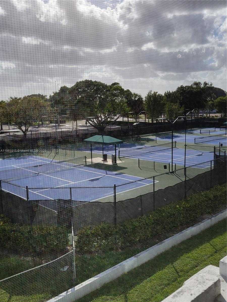 Small Image of 919 HILLCREST DR #306, Hollywood Number 21
