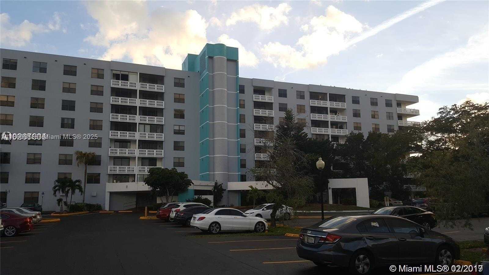 Small Image of 919 HILLCREST DR #306, Hollywood Number 25
