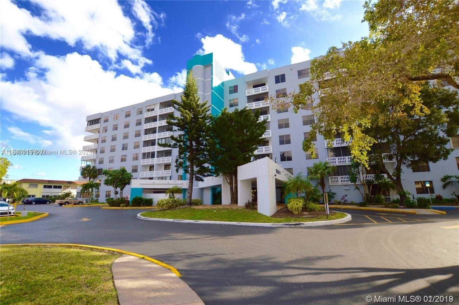 Small Image of 919 HILLCREST DR #306, Hollywood Number 3