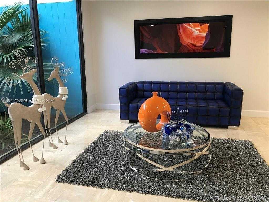 Small Image of 919 HILLCREST DR #306, Hollywood Number 30