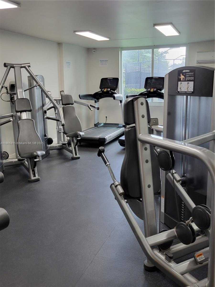 Small Image of 919 HILLCREST DR #306, Hollywood Number 34
