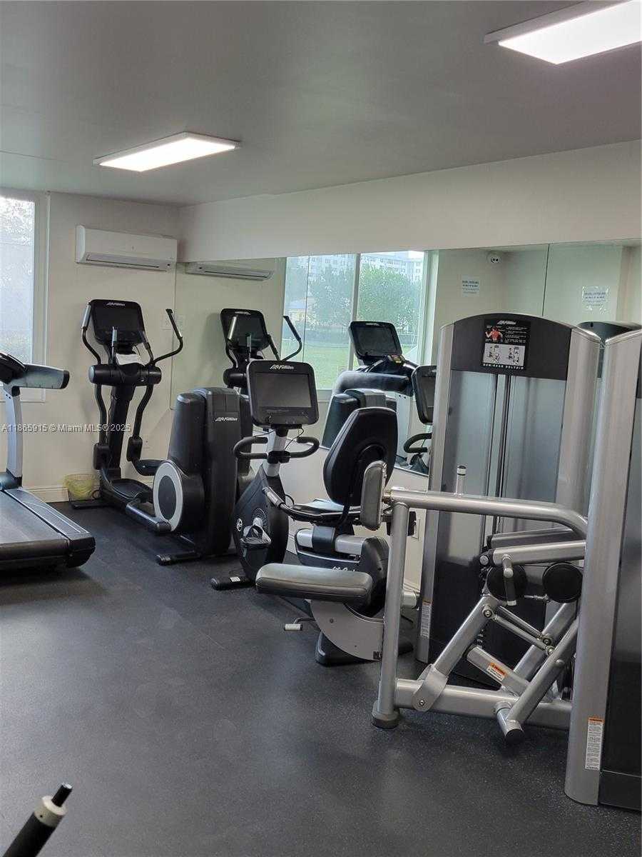 Small Image of 919 HILLCREST DR #306, Hollywood Number 36