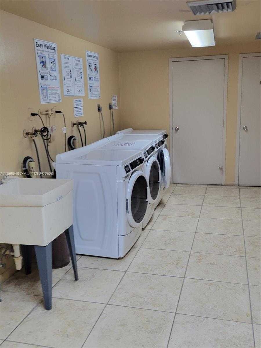 Small Image of 919 HILLCREST DR #306, Hollywood Number 37