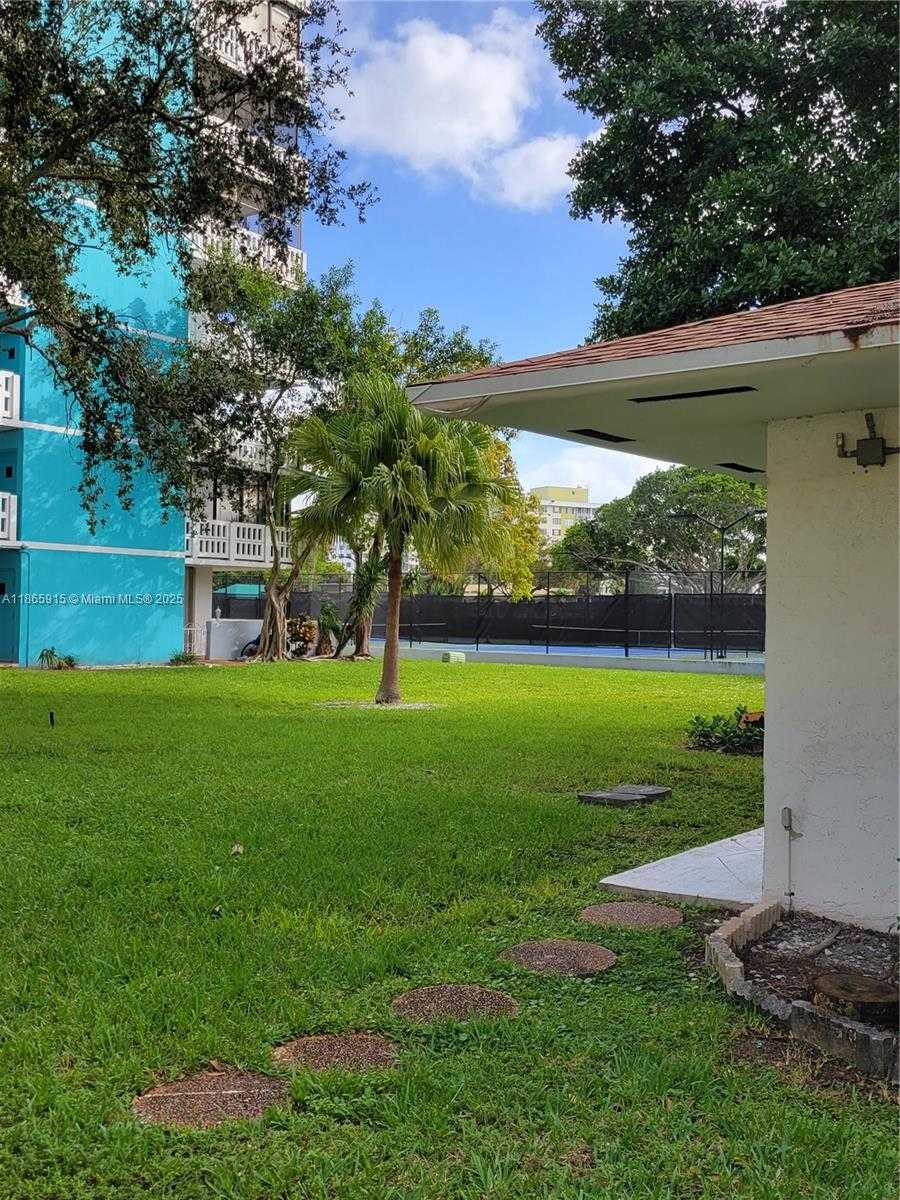 Small Image of 919 HILLCREST DR #306, Hollywood Number 38
