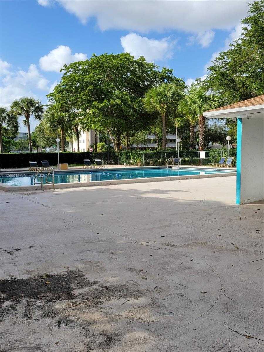 Small Image of 919 HILLCREST DR #306, Hollywood Number 39