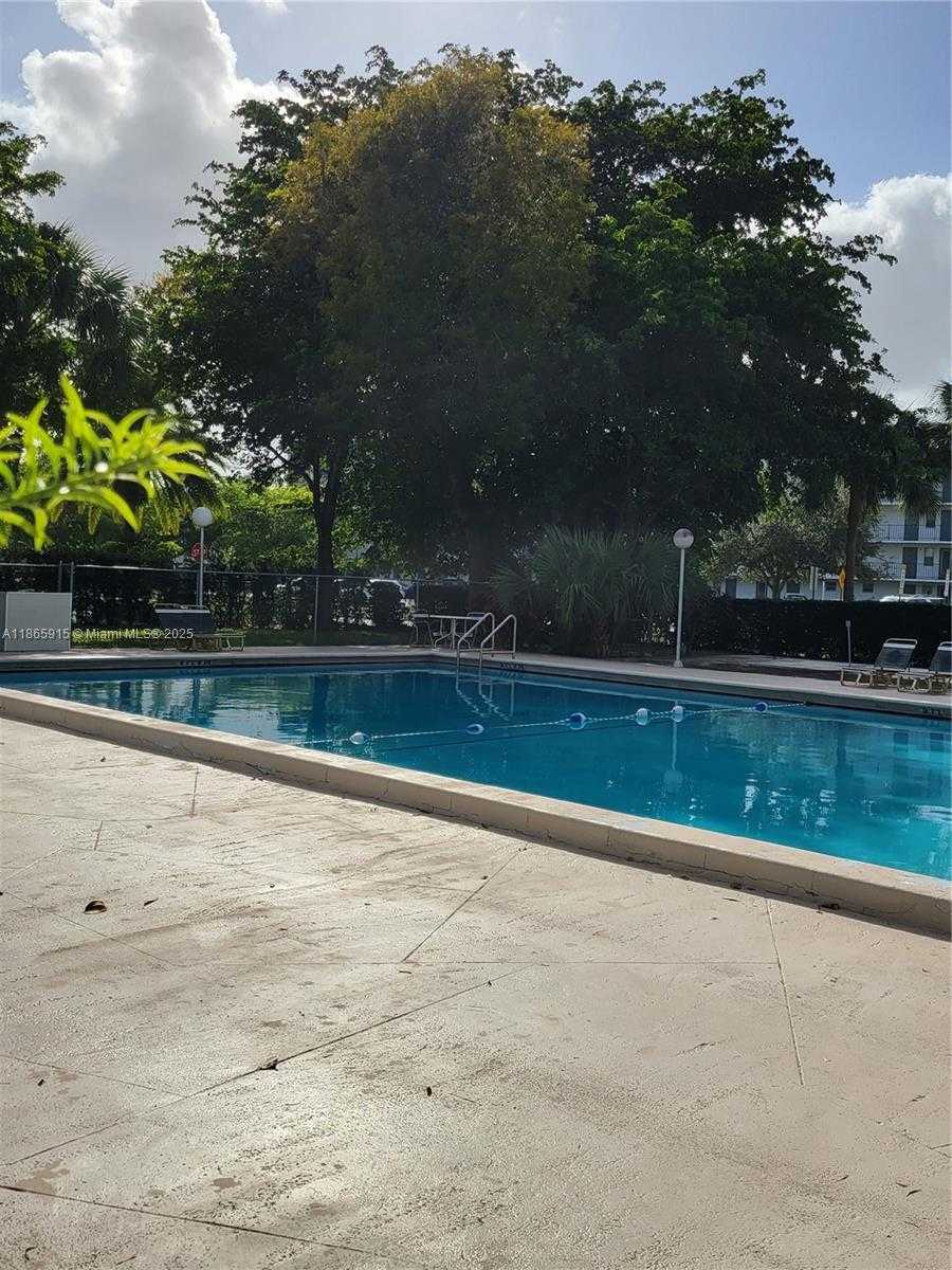 Small Image of 919 HILLCREST DR #306, Hollywood Number 40